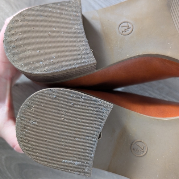 Universal Thread Tan Loafers - Picture 6 of 8